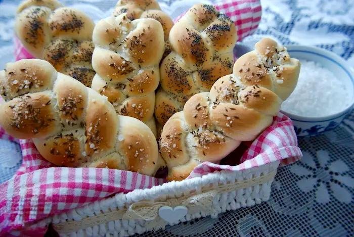Braided Rolls – Housky