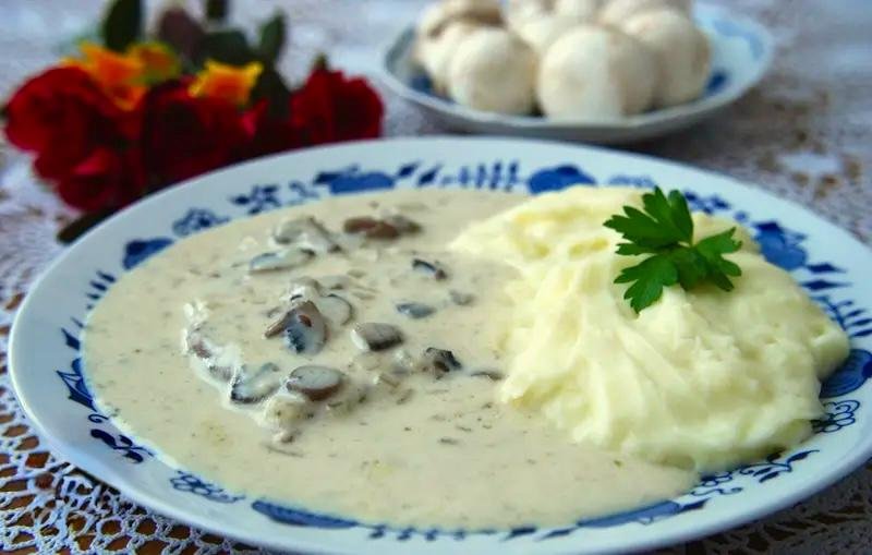 Beef With Creamy Mushroom Sauce – Hovězí na houbách ve smetanové omáčce